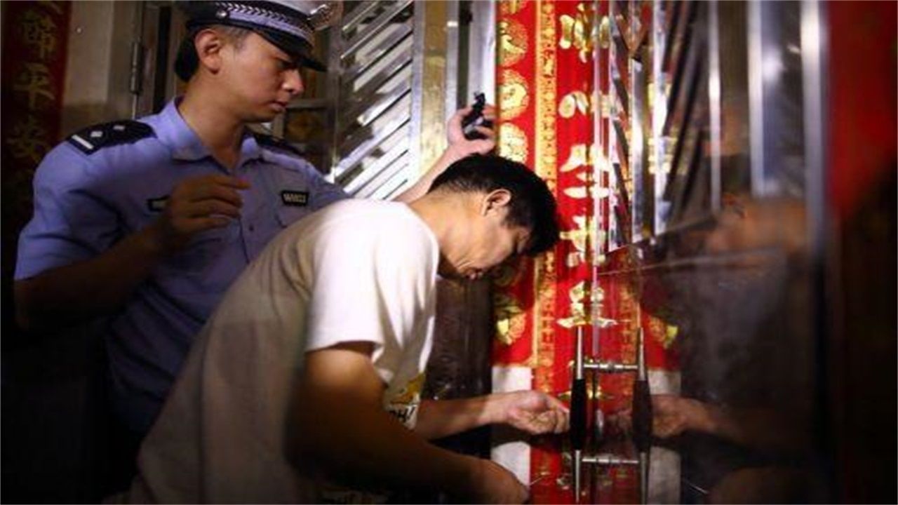 巧马镇请开锁师傅开了锁后，师傅